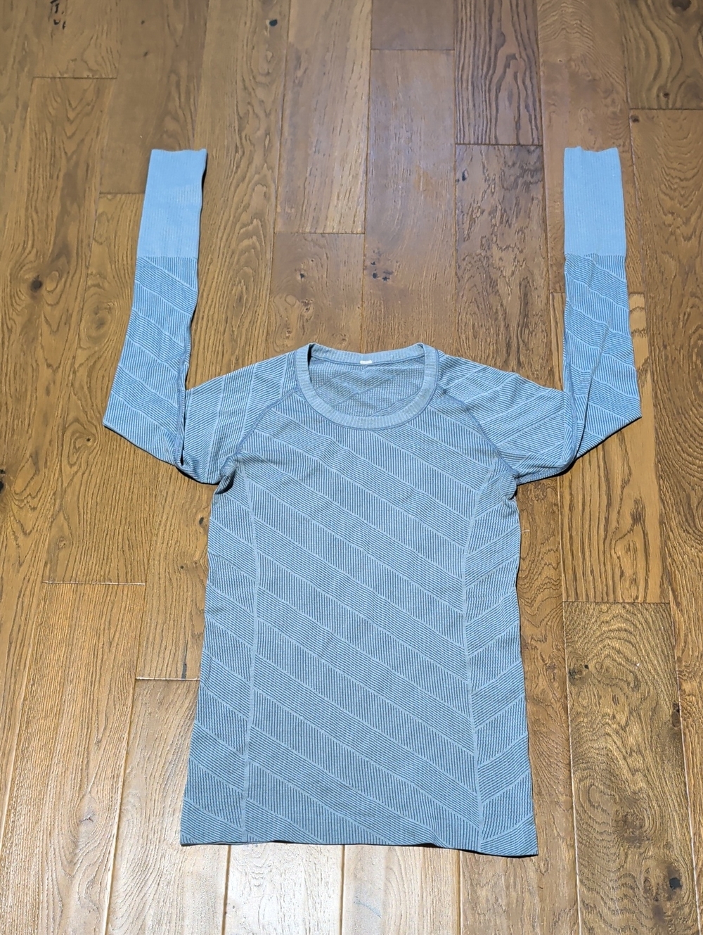 Lululemon Long Sleeve Light Blue Size 6 with Pattern Swiftly Tech Shirt